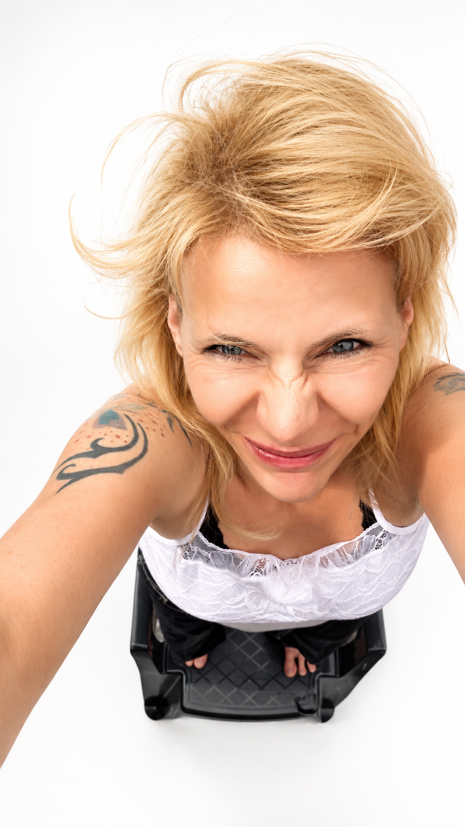Melanie Mende, lachend