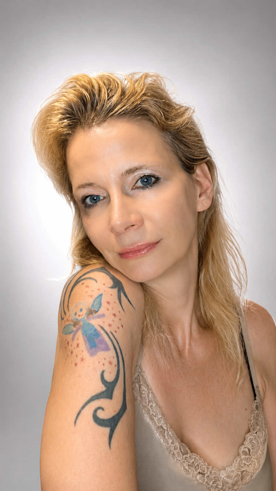 Melanie Mende, aufgestützt